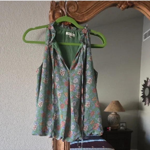 Max Studio Floral Green Sleeveless Top EUC - Picture 2 of 7